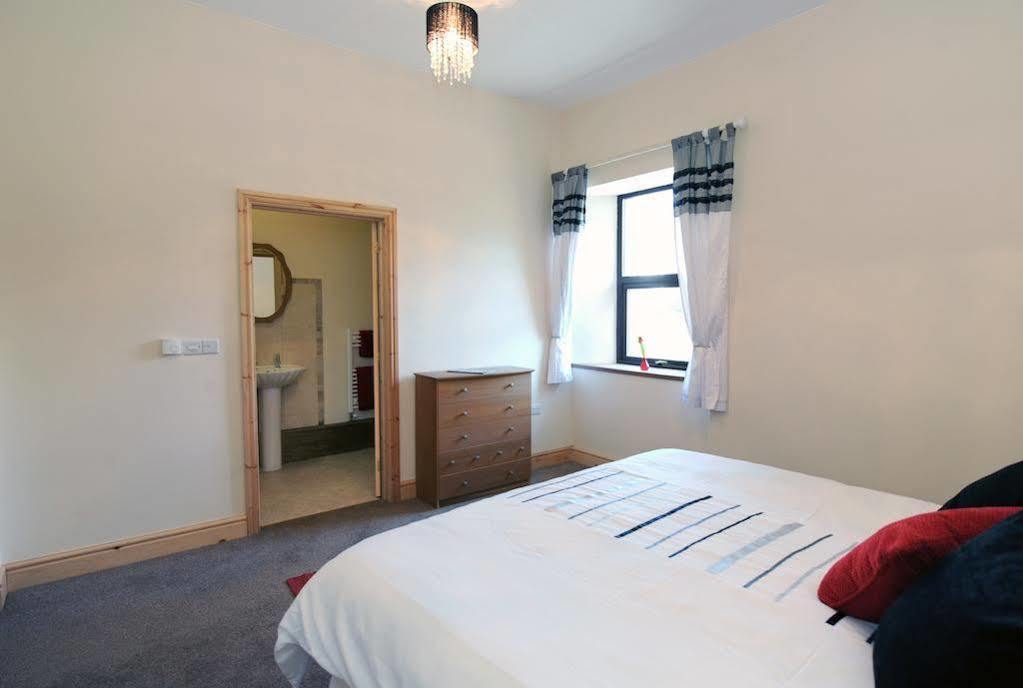 Old Police House Bed and Breakfast Haverfordwest Esterno foto